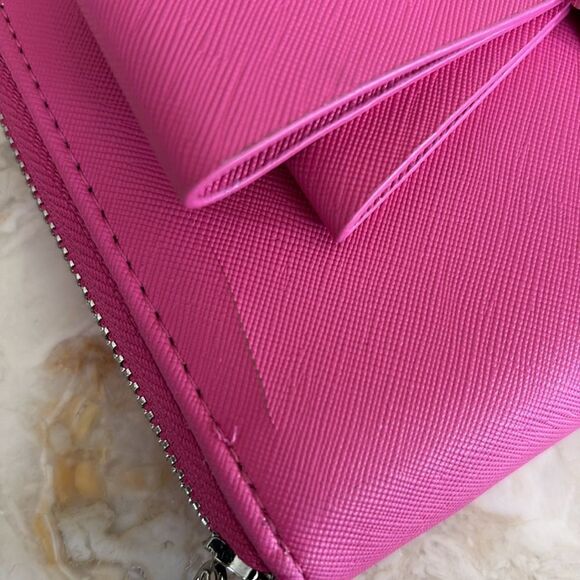 Betsey Johnson Fuchsia Big Bow Large Zip Around Wallet Wristlet - Picture 13 of 13